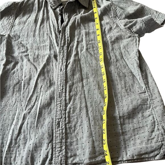 Casual Gray Short Sleeve Shirt - Picture 3 of 4